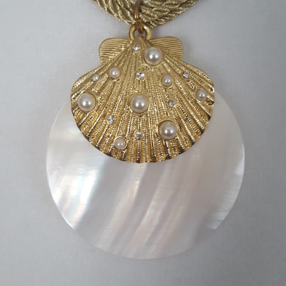 Seashell Pendant Necklace - Picture 2 of 5